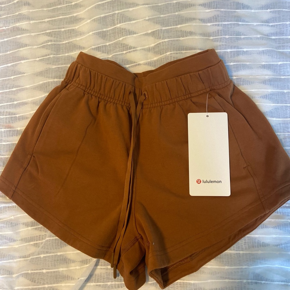 Lululemon inner glow HR short 3”